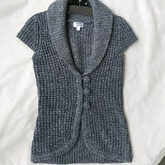 Kaisely Sweaters - Short sleeve cardigan by Kaisely